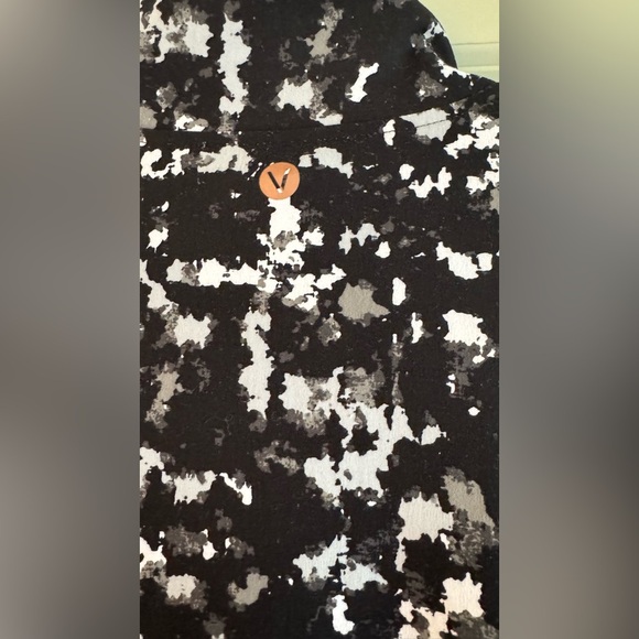 LIVI Long-Sleeve LIVI Soft Zip-Up Jacket size 10/12 - Picture 6 of 7